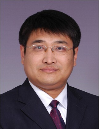 县政府党组成员、副县长 何宇翥