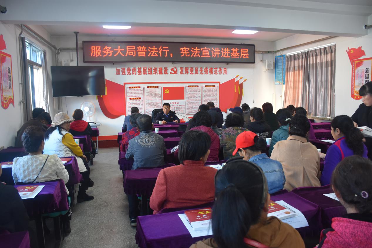 服务大局普法行，宪法宣讲基层