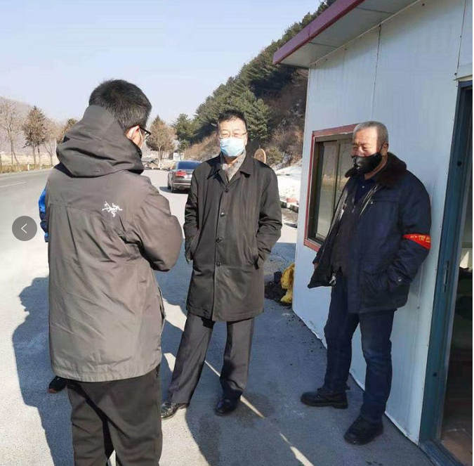 县委常委、常务副县长高世忠到草河口镇督导检查疫情防控工作