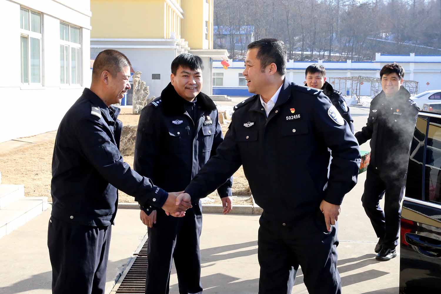 本溪县副县长、公安局长车行千除夕慰问一线民警